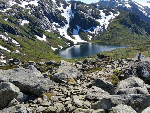 Gjeldfeskaret, utsikt ned mot Botnavatnet, 7 km