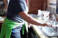 Benth lagar herlig fruktsuppe på Fonnabu.e